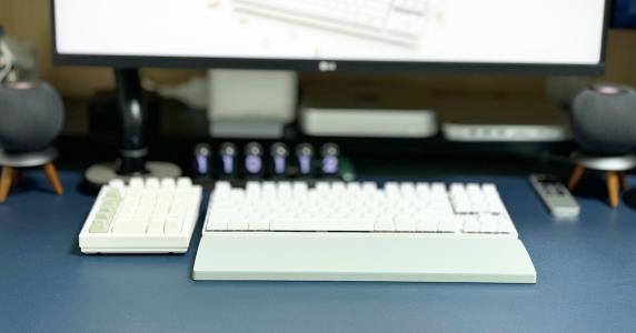 RGB를 빼고 가성비와 기능성을 챙긴 기계식 무선 키보드 키크론 K8PRO SE 화이트